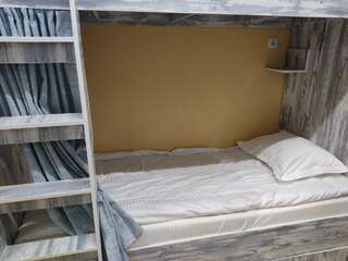 Хостелы Хостел, Спорт хостел Алматы Общий номер для женщин с 8 кроватями-3